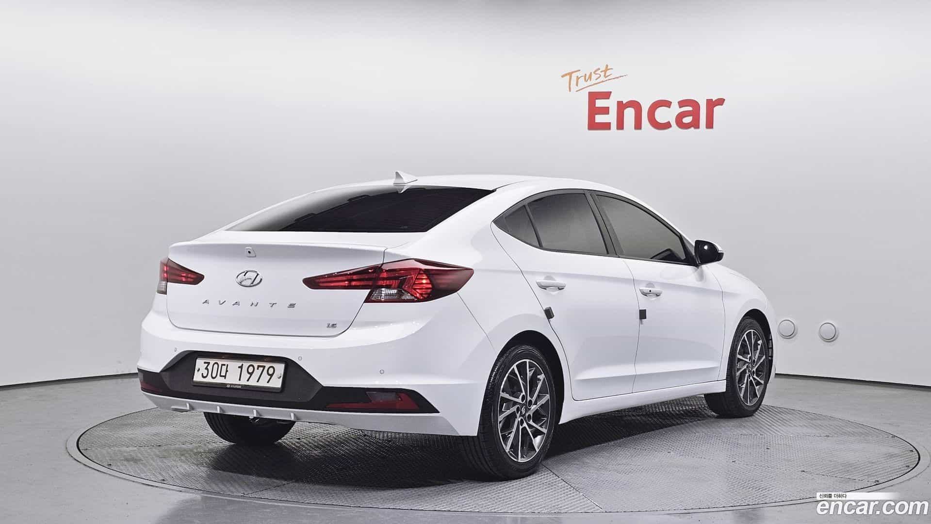 AVANTE Hyundai 2019.6-OUTER-002