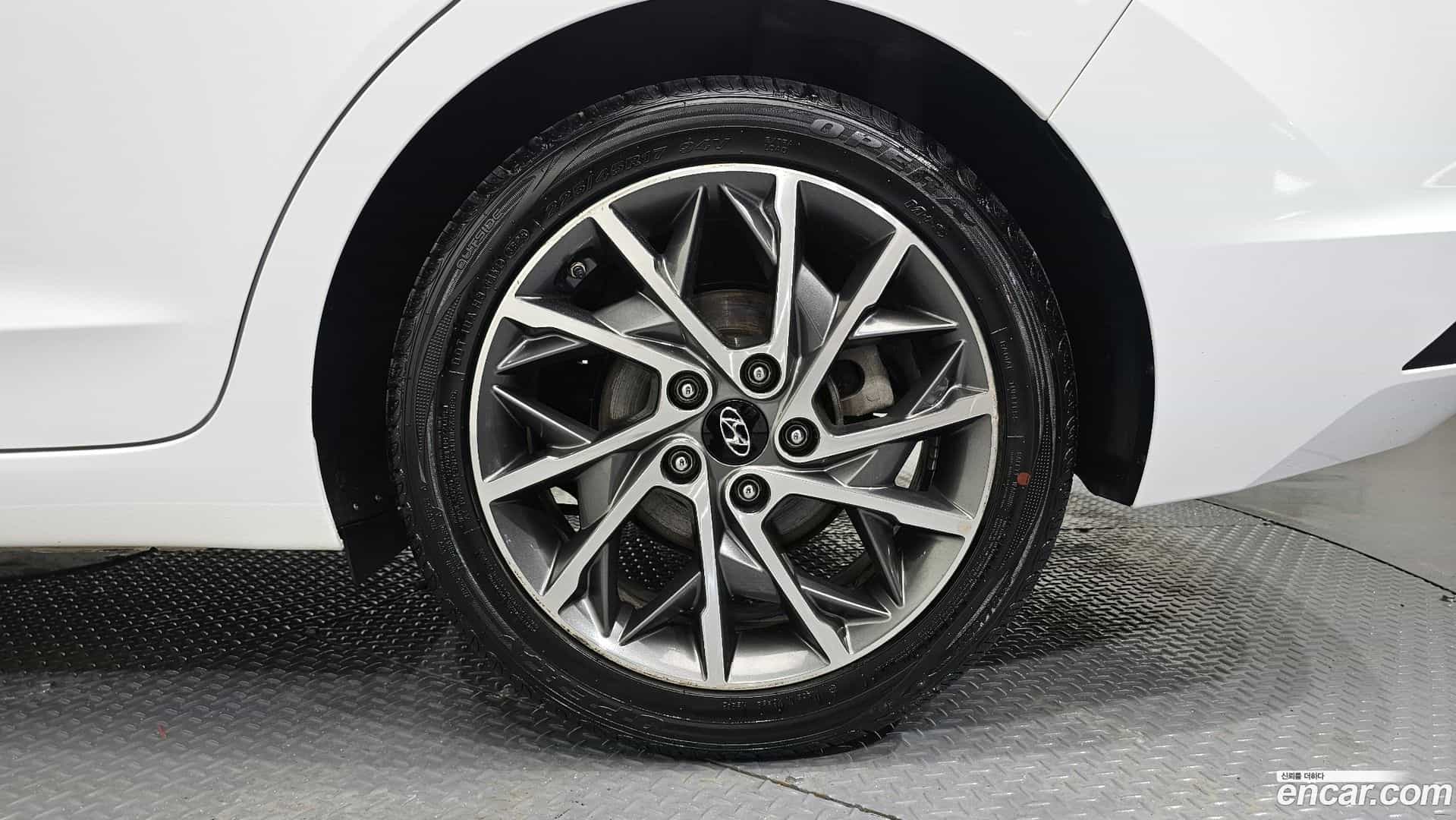 AVANTE Hyundai 2019.6-OUTER-005
