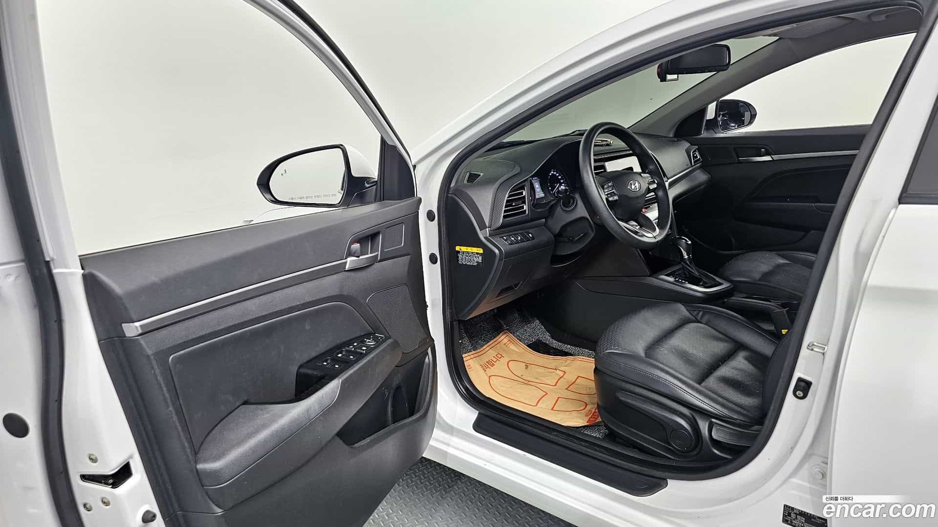 AVANTE Hyundai 2019.6-INNER-010