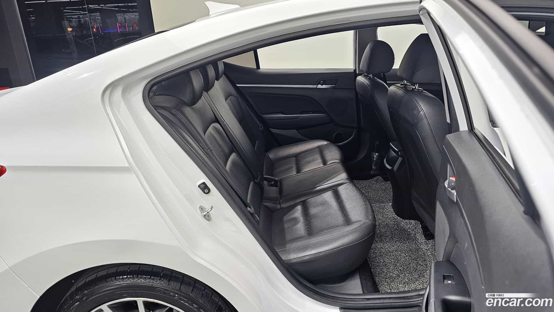 AVANTE Hyundai 2019.6-OPTION-015