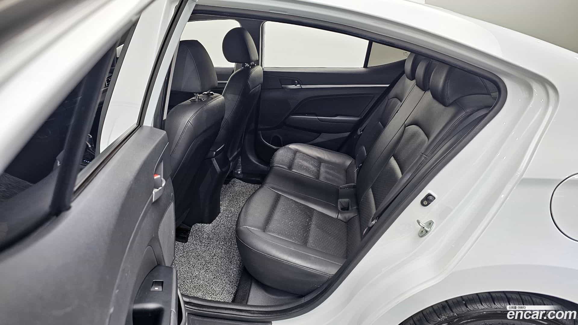 AVANTE Hyundai 2019.6-OPTION-016