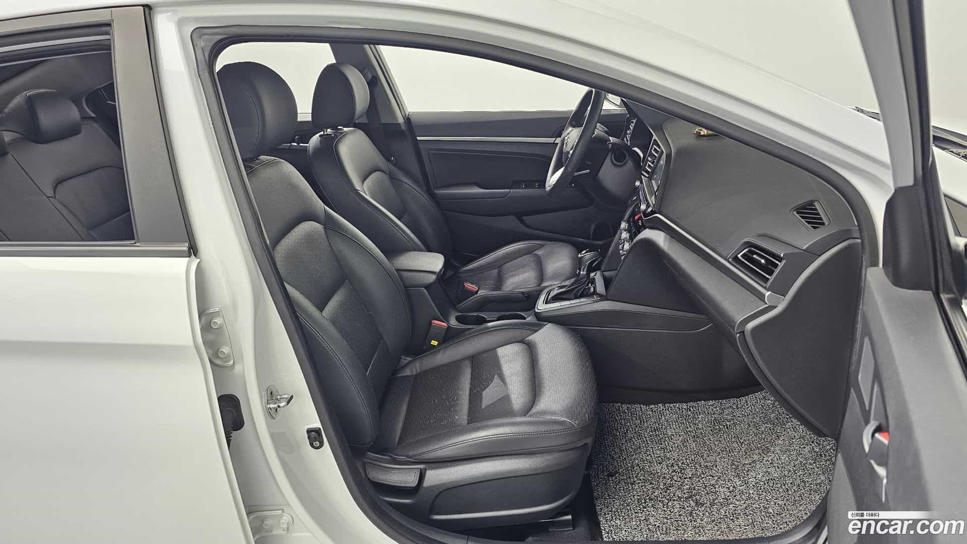 AVANTE Hyundai 2019.6-OPTION-017