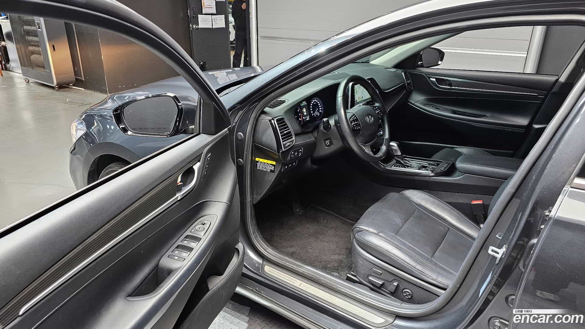 Grandeur Hyundai 2018.0-INNER-010