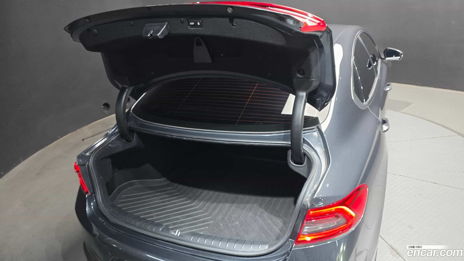 Grandeur Hyundai 2018.0-OPTION-024