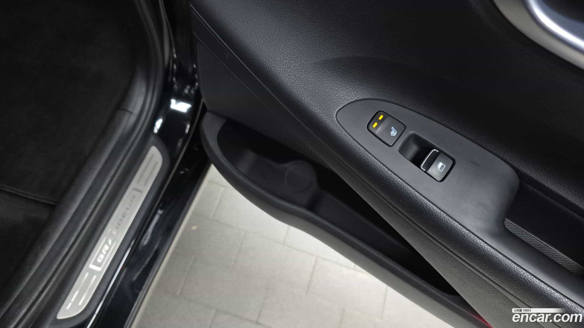 Grandeur Hyundai 2018.9-OPTION-023