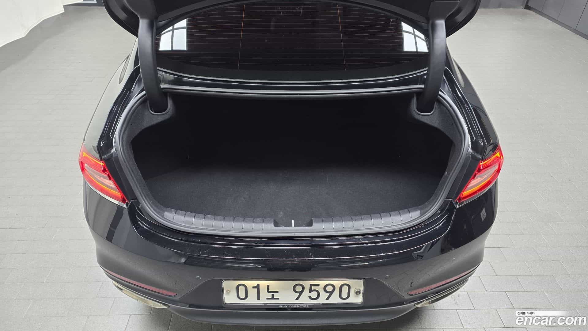 Grandeur Hyundai 2018.9-OPTION-024