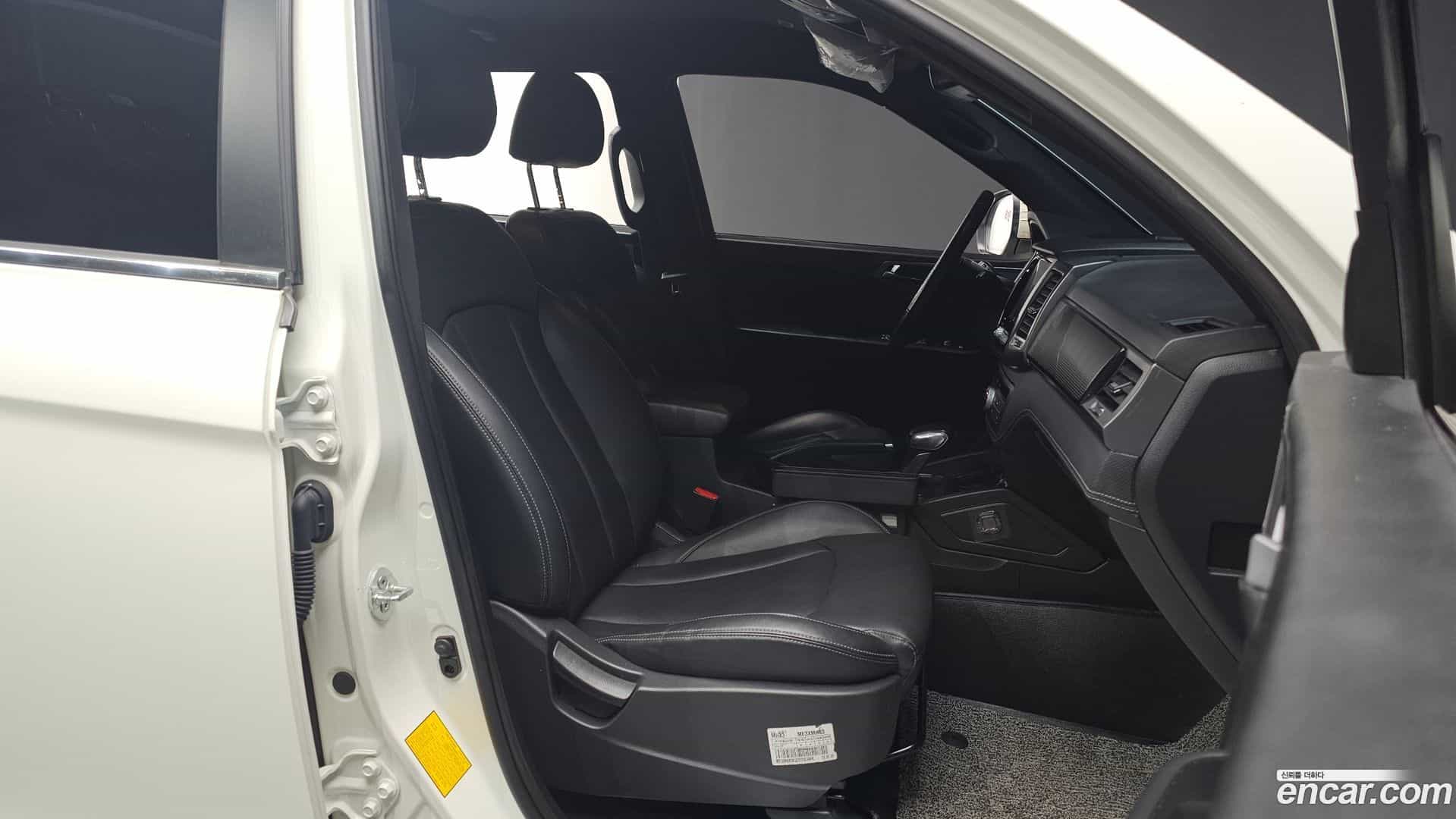 Rexton KG Mobility 2023.2-INNER-010
