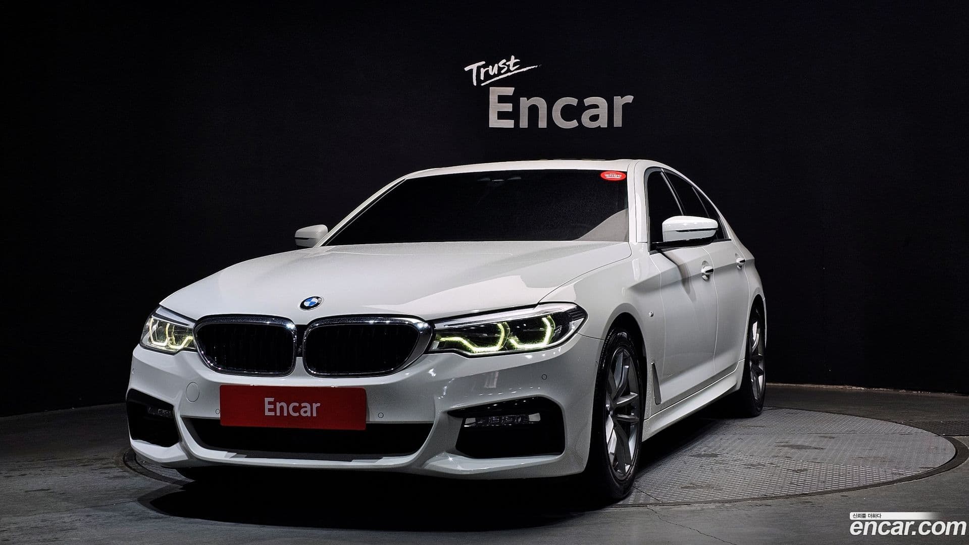 Main__Slider__Photo:5-Series BMW 2018.3-0