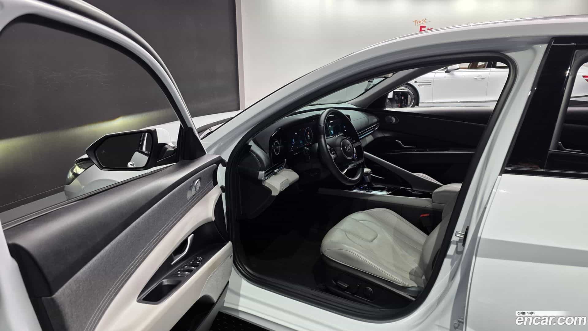 AVANTE Hyundai 2021.11-OPTION-015