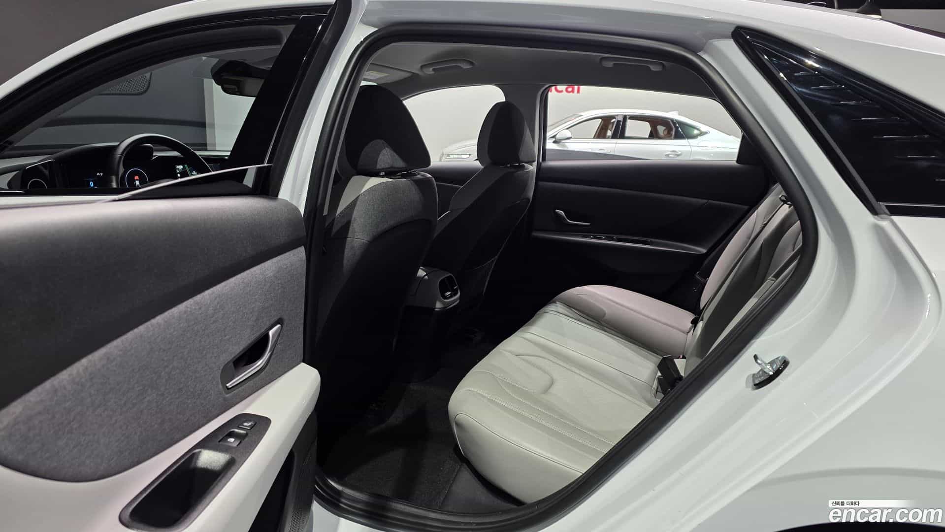 AVANTE Hyundai 2021.11-OPTION-016