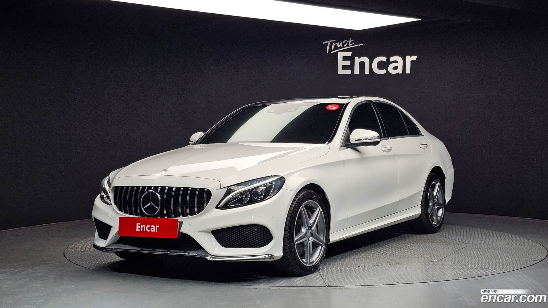 Main__Slider__Photo:C-Class Mercedes-Benz 2017.6-0