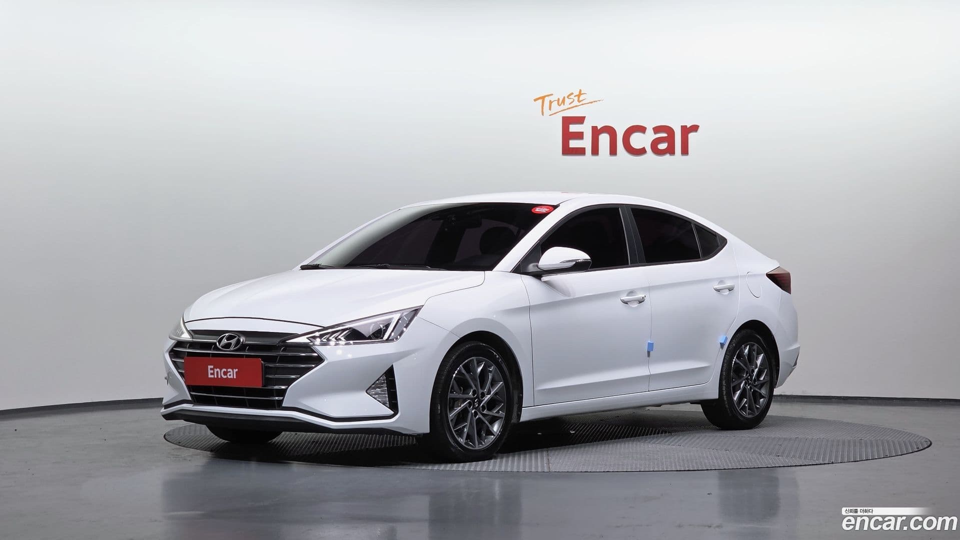 Main__Slider__Photo:AVANTE Hyundai 2019.8-0