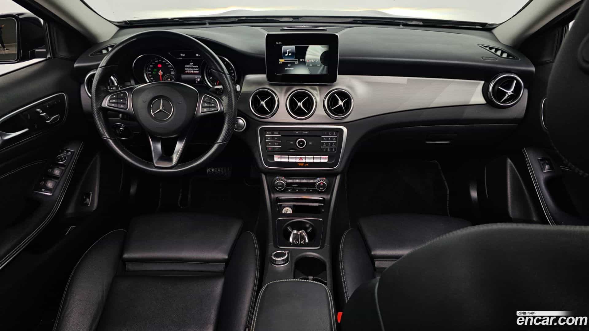 GLA-Class Mercedes-Benz 2019.6-INNER-007