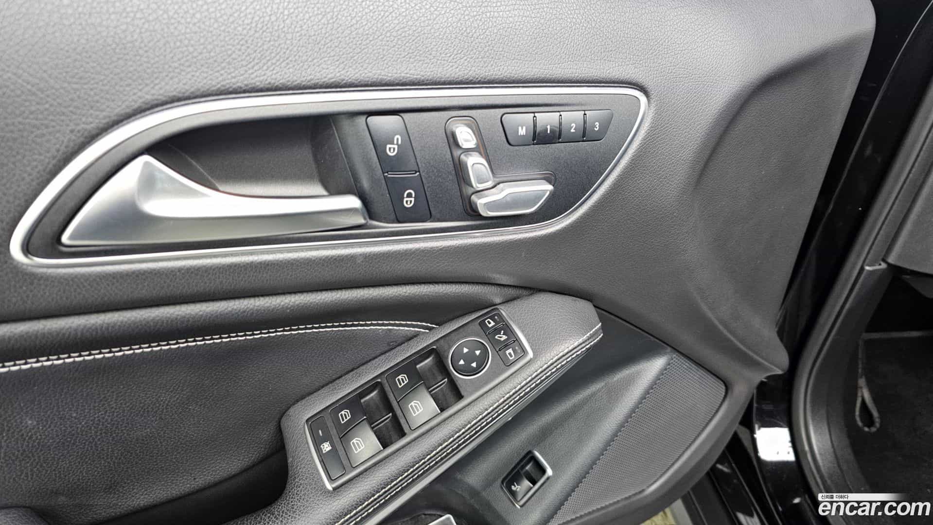 GLA-Class Mercedes-Benz 2019.6-OPTION-021