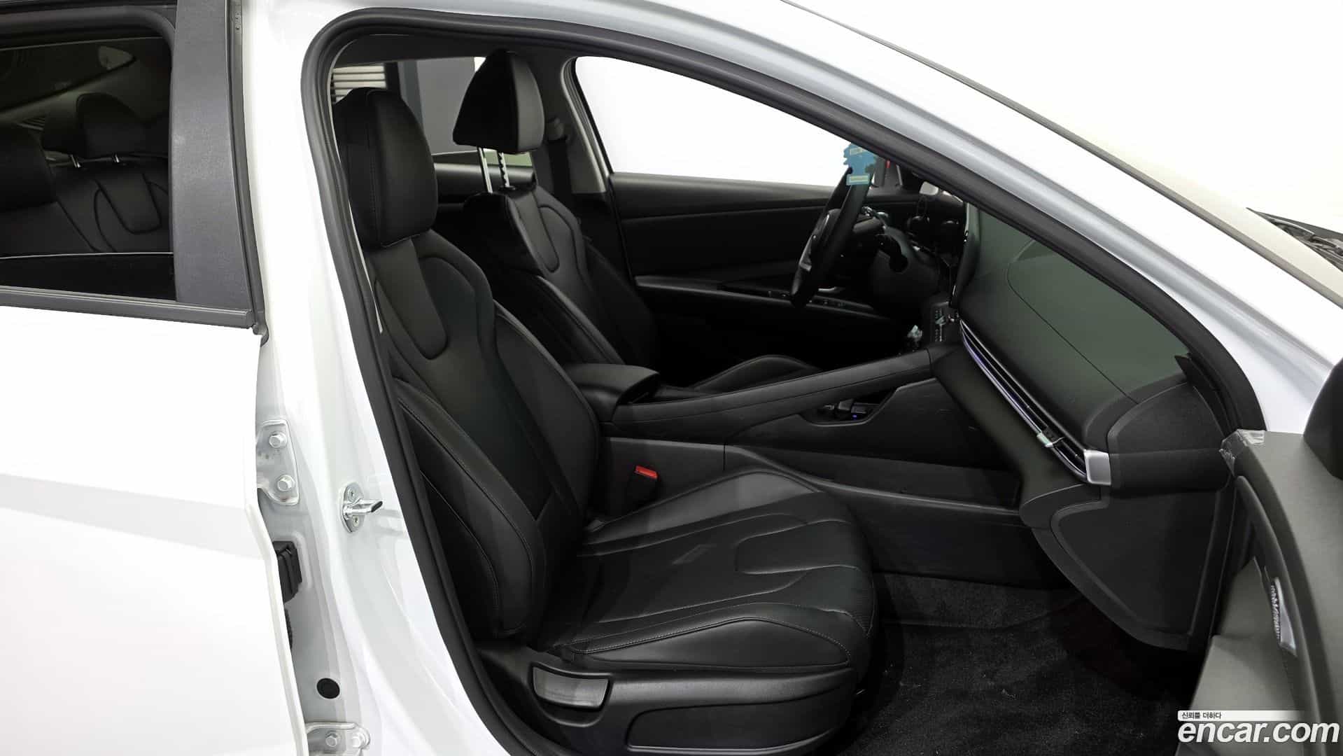 AVANTE Hyundai 2023.10-OPTION-015