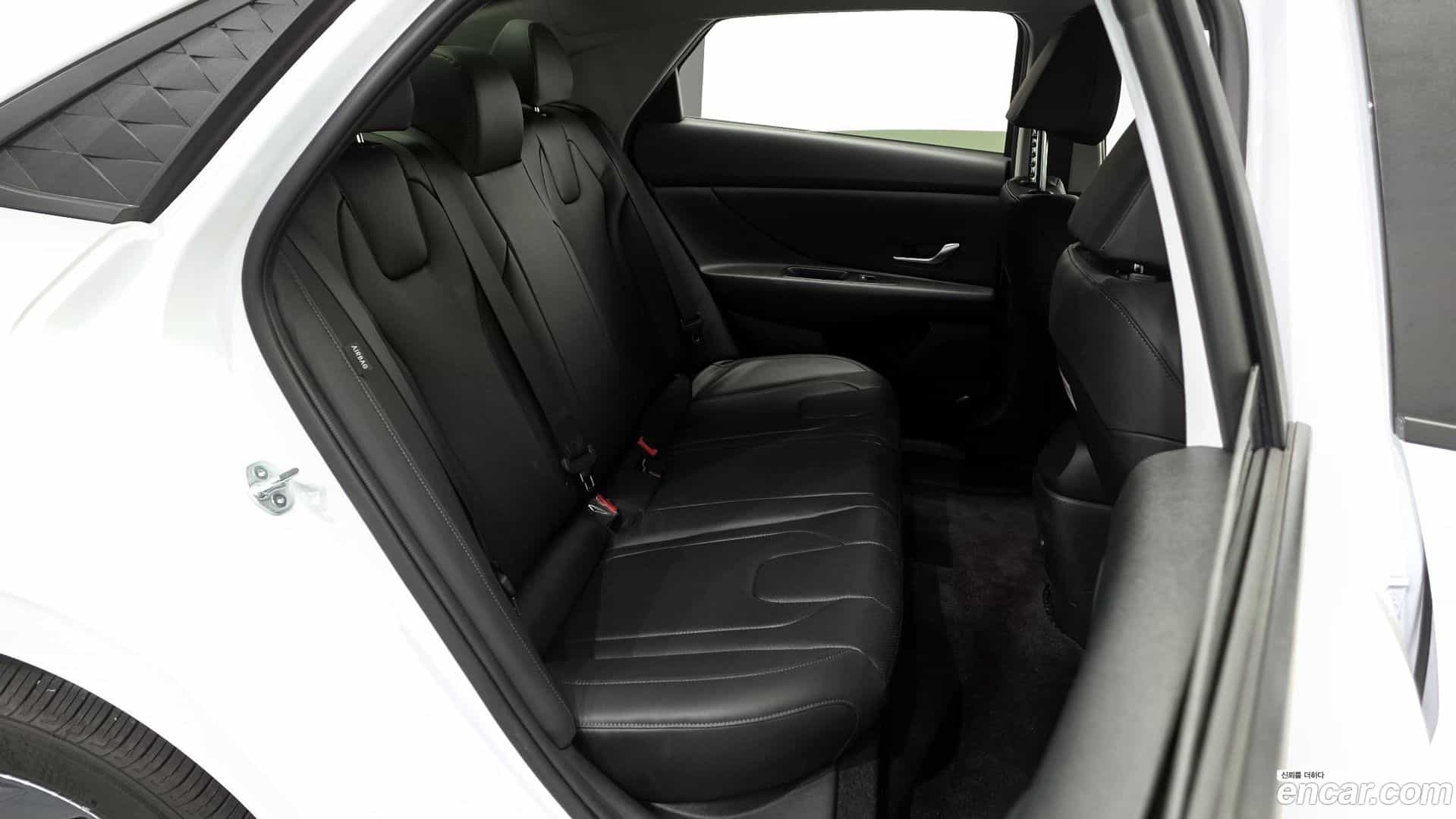 AVANTE Hyundai 2023.10-OPTION-016