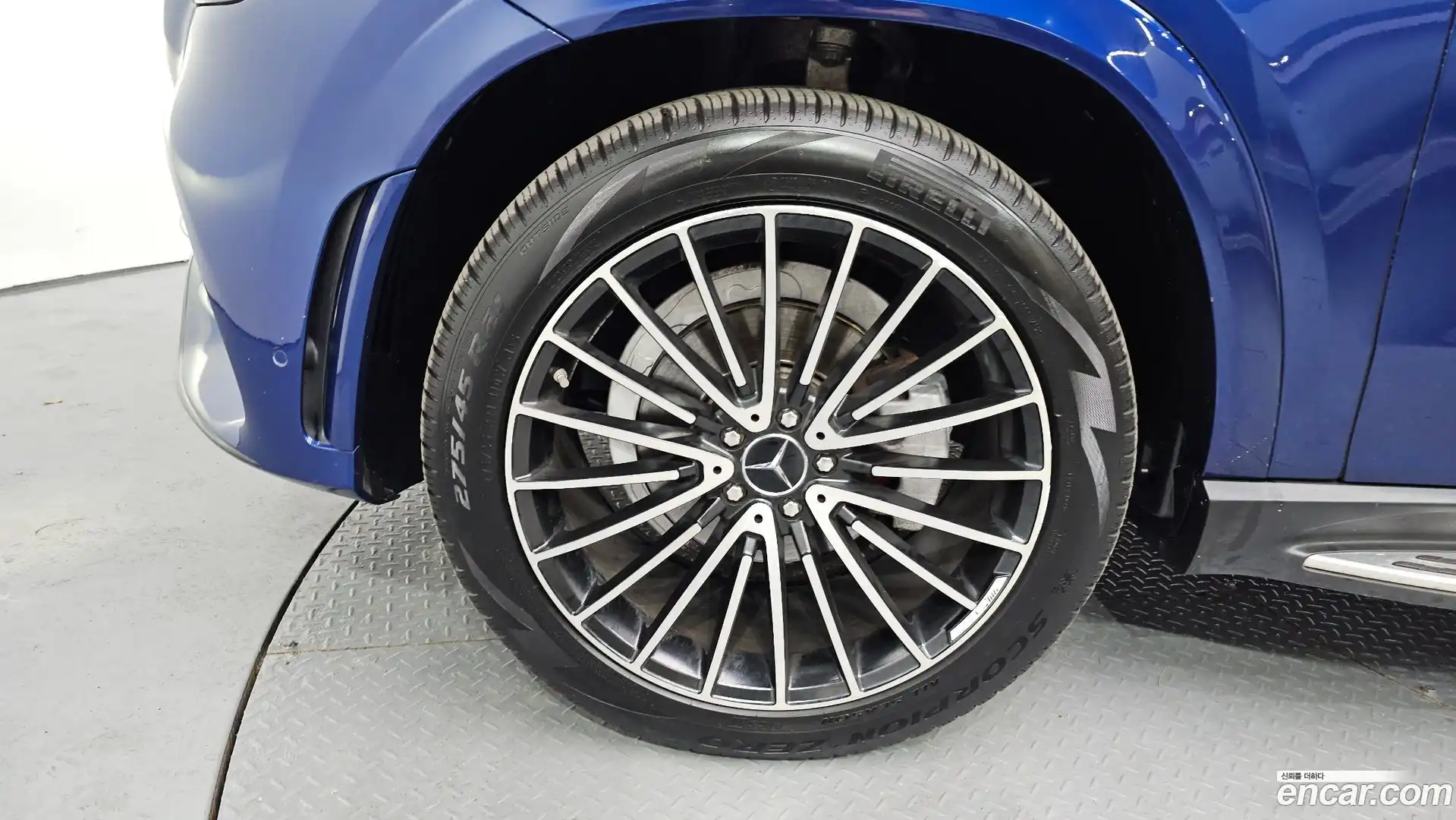 GLE-Class Mercedes-Benz 2019.8-OUTER-005