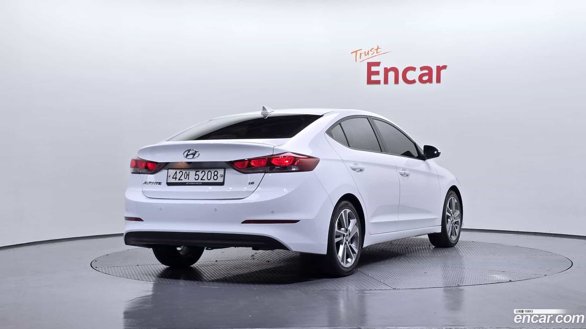 AVANTE Hyundai 2018.6-OUTER-002