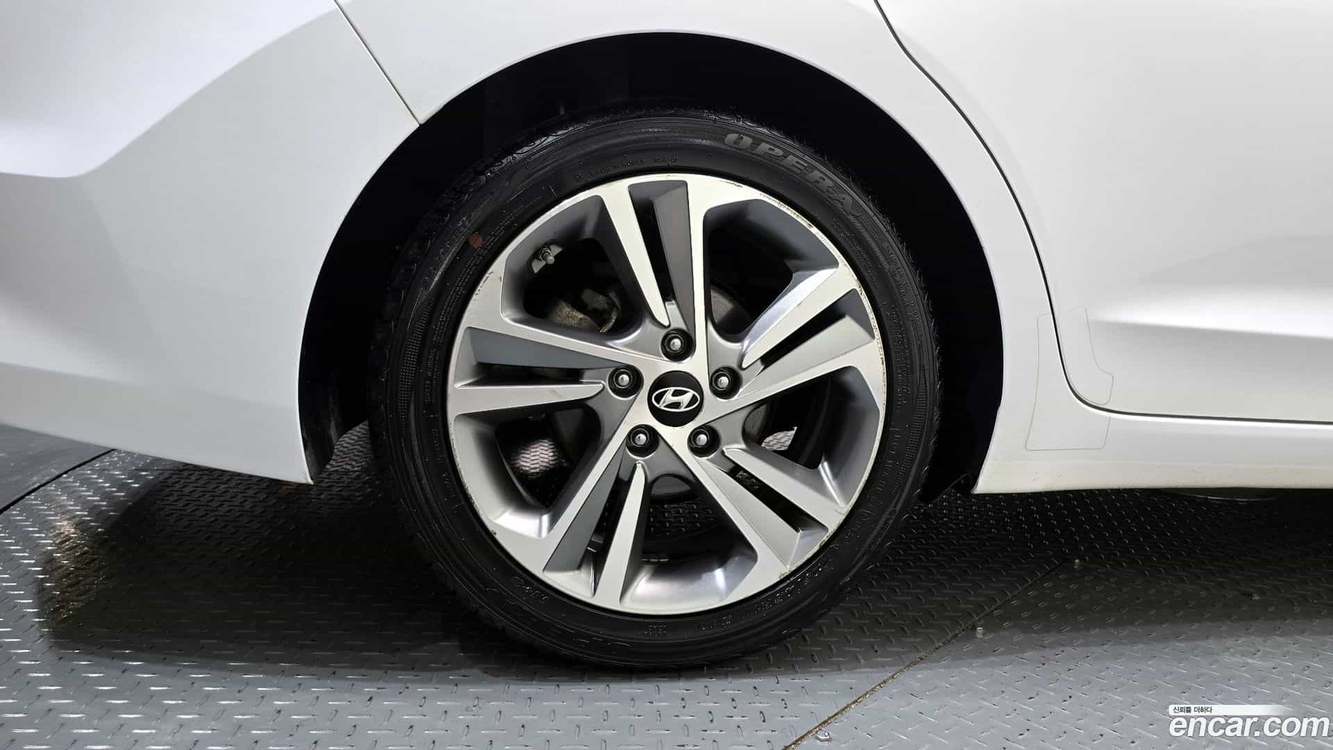 AVANTE Hyundai 2018.6-OUTER-005