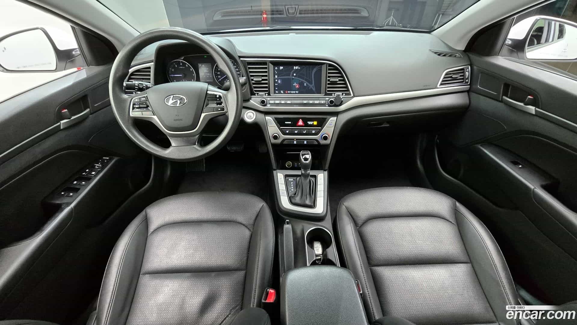 AVANTE Hyundai 2018.6-INNER-007