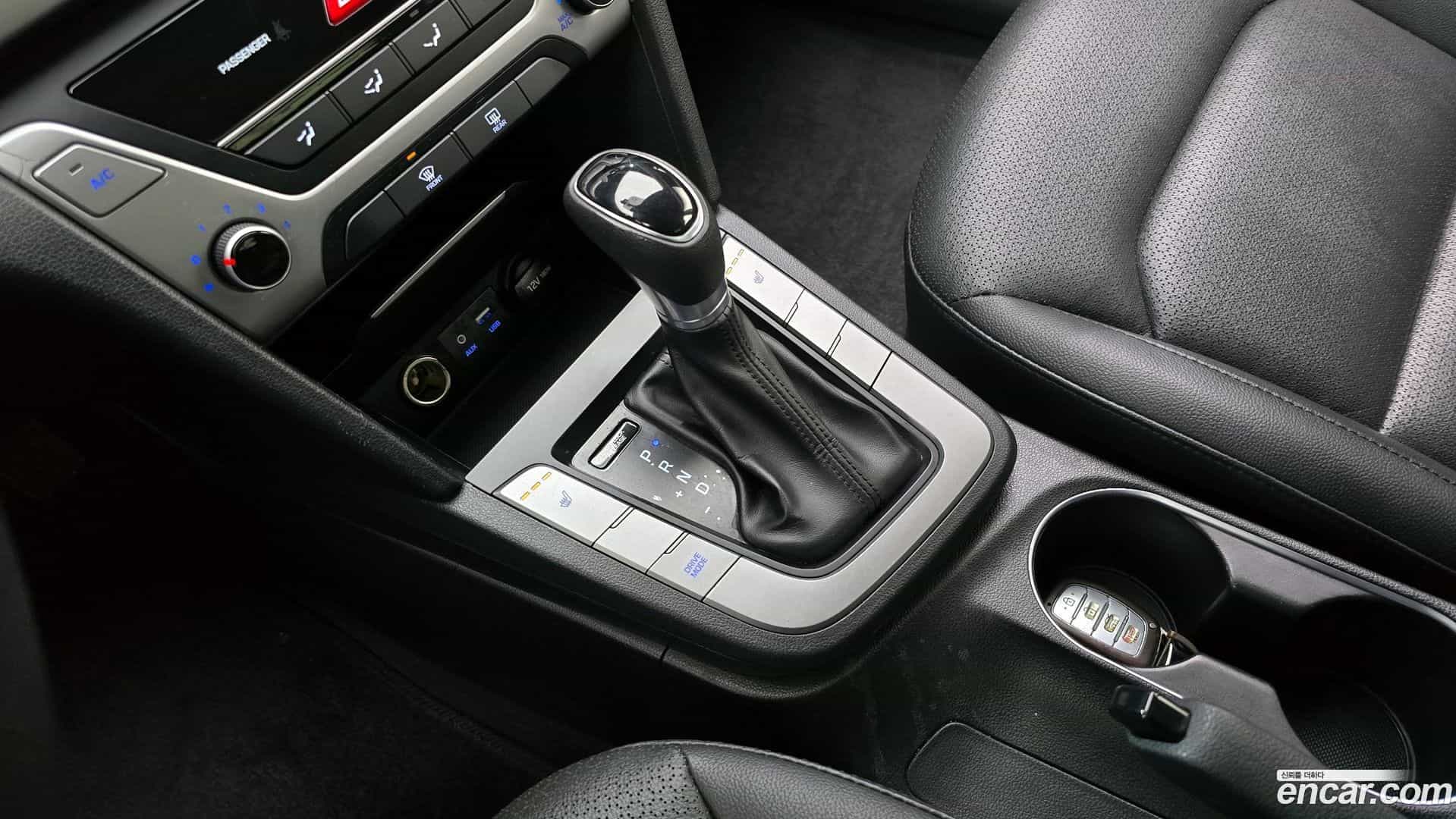 AVANTE Hyundai 2018.6-INNER-009