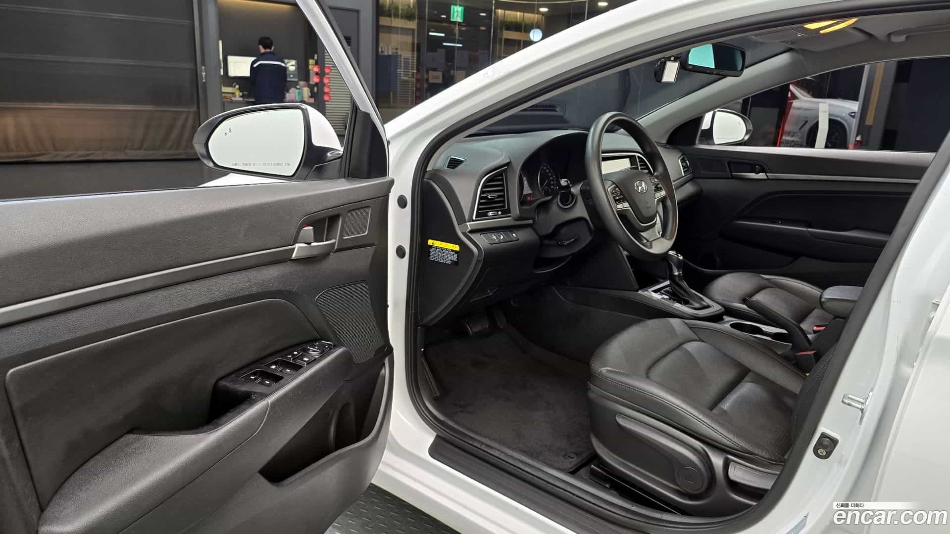 AVANTE Hyundai 2018.6-OPTION-015