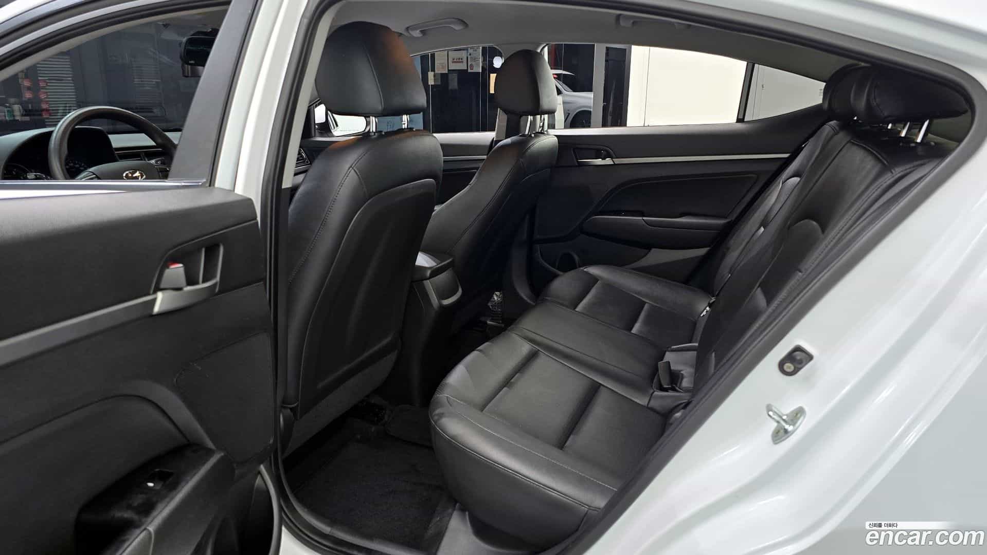AVANTE Hyundai 2018.6-OPTION-017