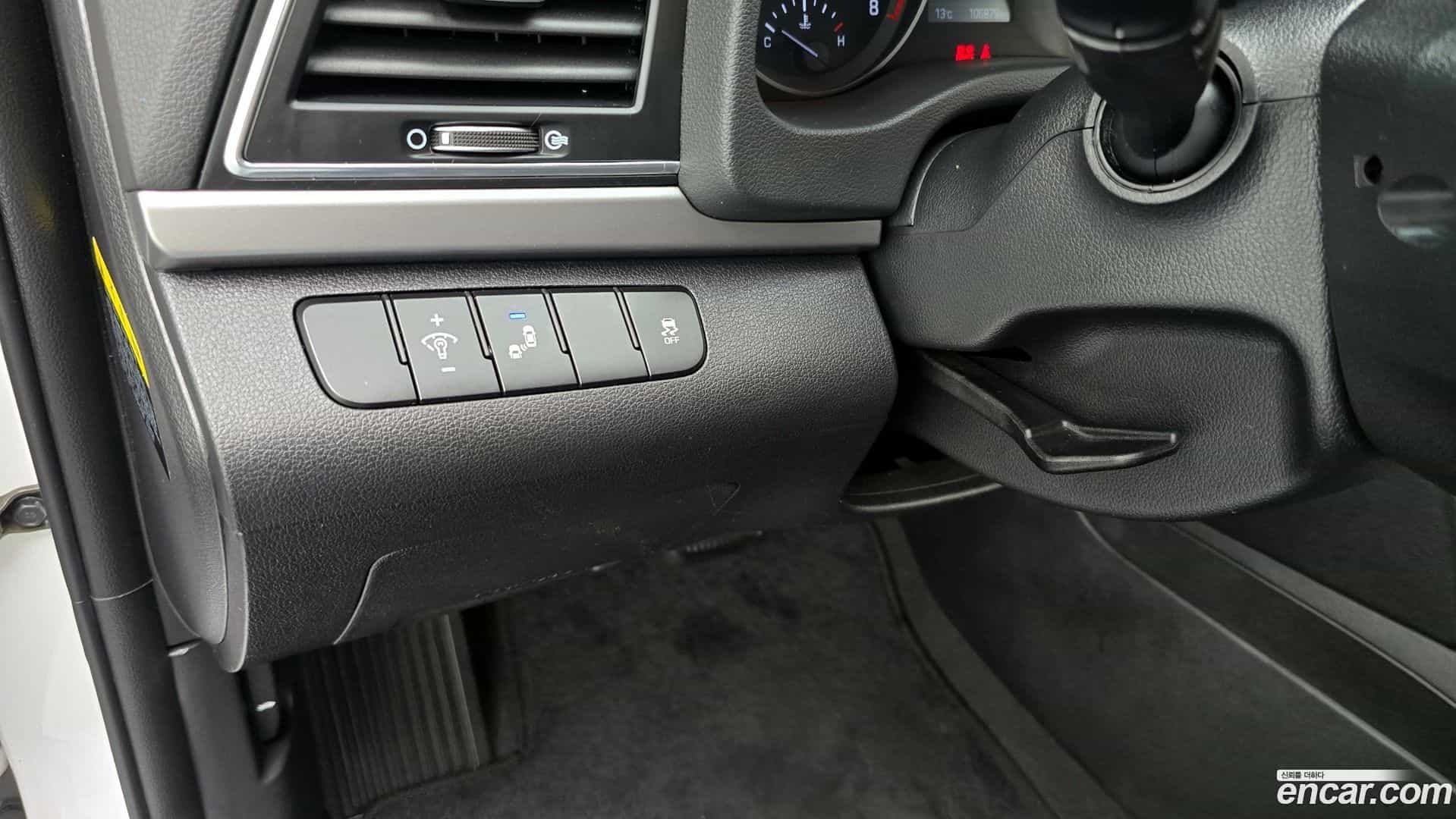 AVANTE Hyundai 2018.6-OPTION-019