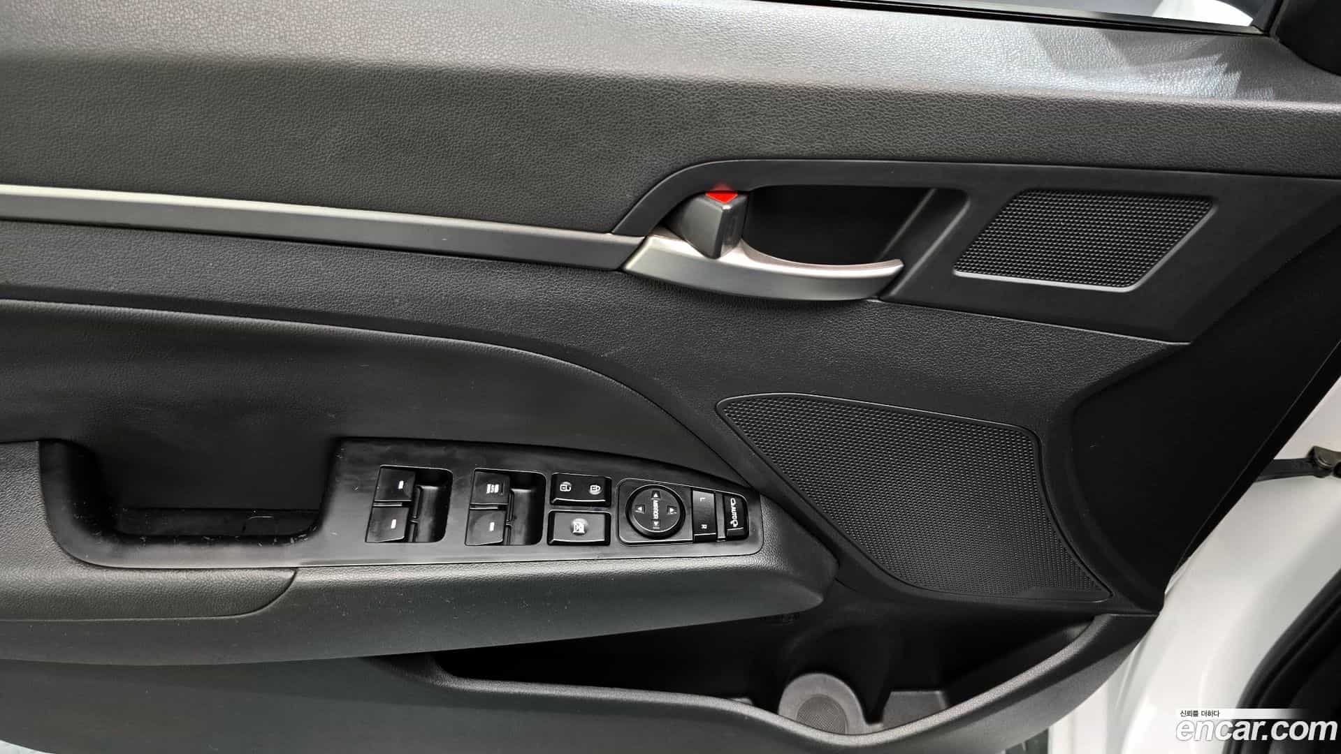 AVANTE Hyundai 2018.6-OPTION-022