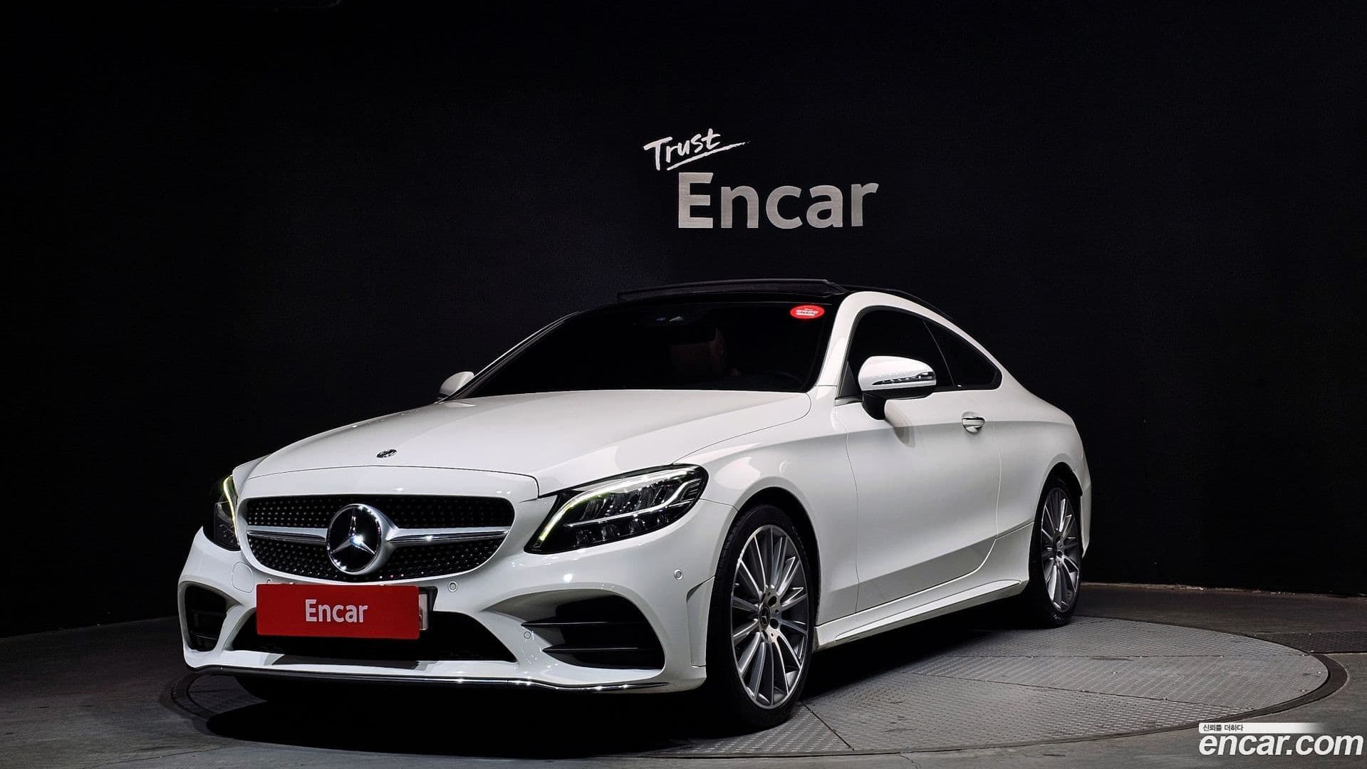 Main__Slider__Photo:C-Class Mercedes-Benz 2019.6-0