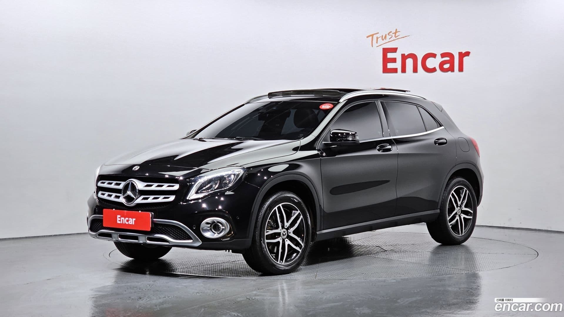 Main__Slider__Photo:GLA-Class Mercedes-Benz 2018.9-0