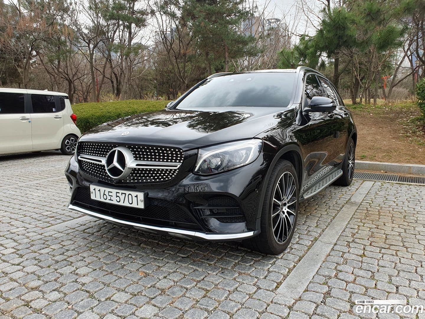 Main__Slider__Photo:GLC-Class Mercedes-Benz 2019.9-0