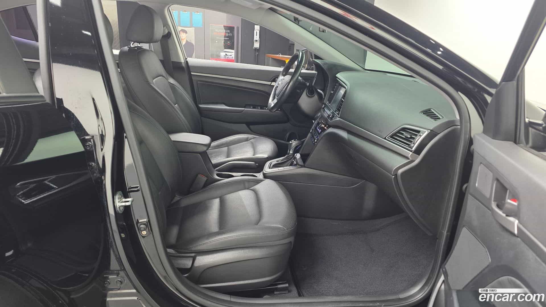 AVANTE Hyundai 2018.5-OPTION-015