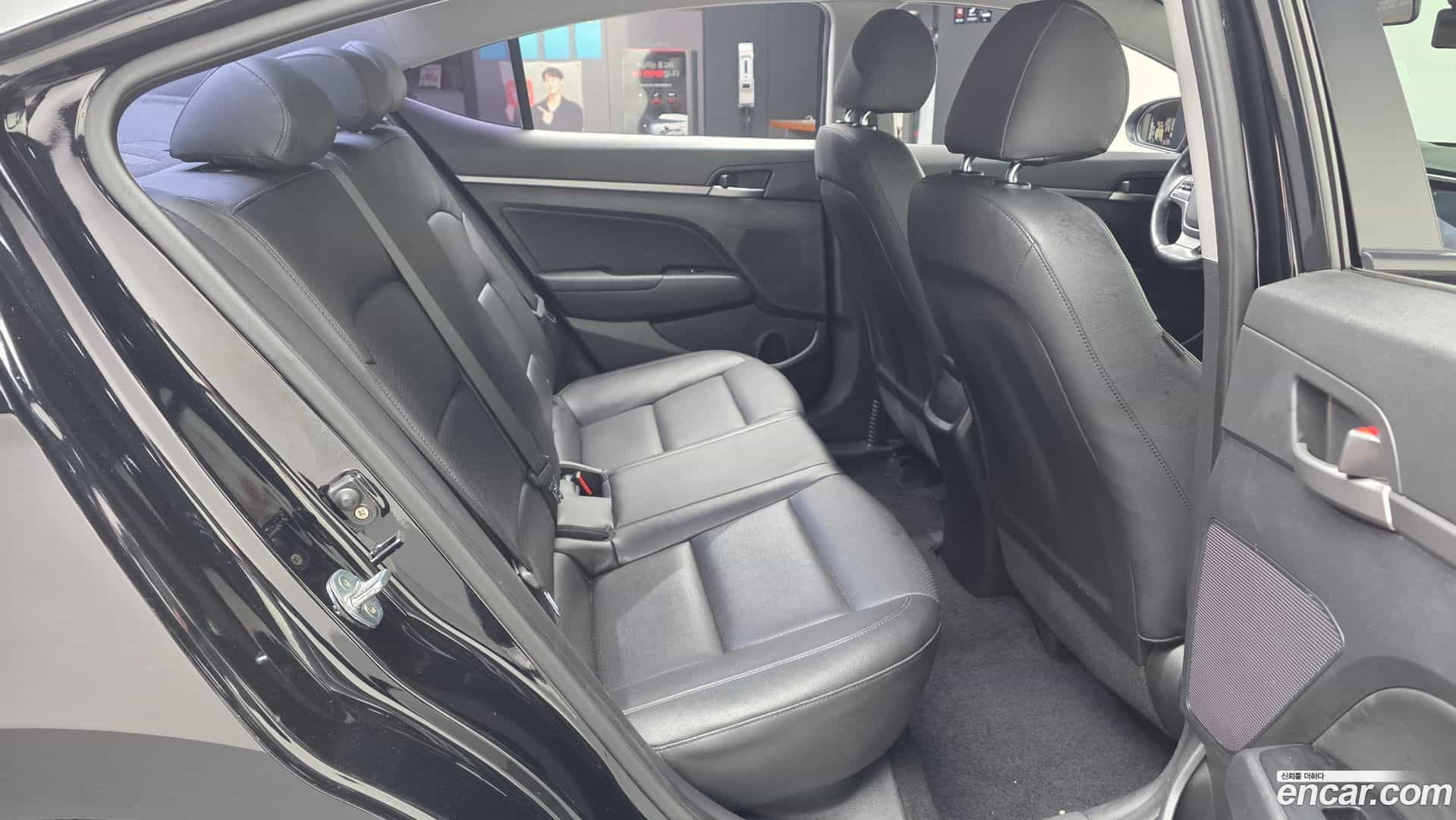 AVANTE Hyundai 2018.5-OPTION-016