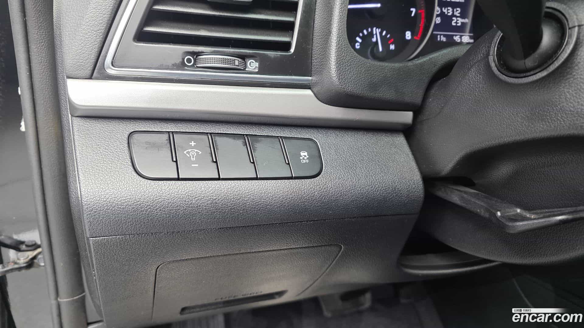 AVANTE Hyundai 2018.5-OPTION-021