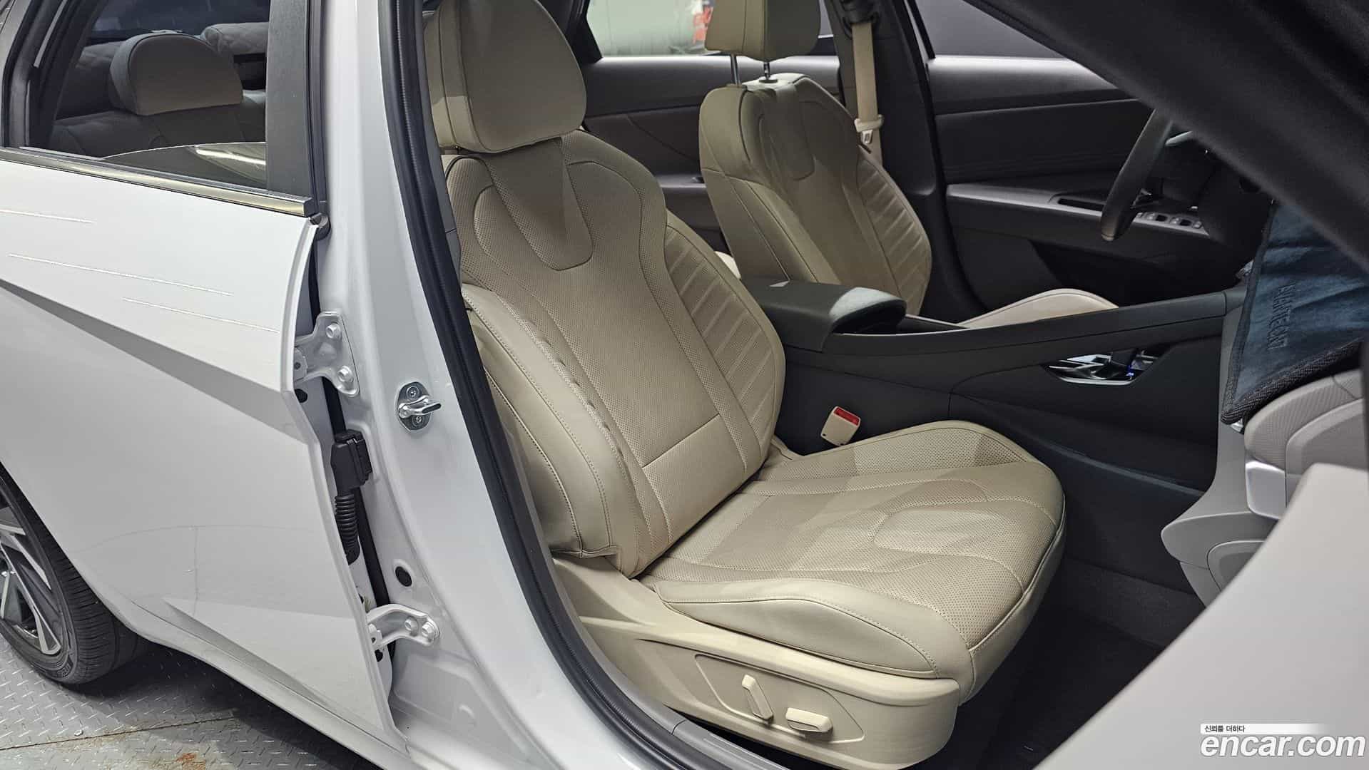 AVANTE Hyundai 2023.9-OPTION-015