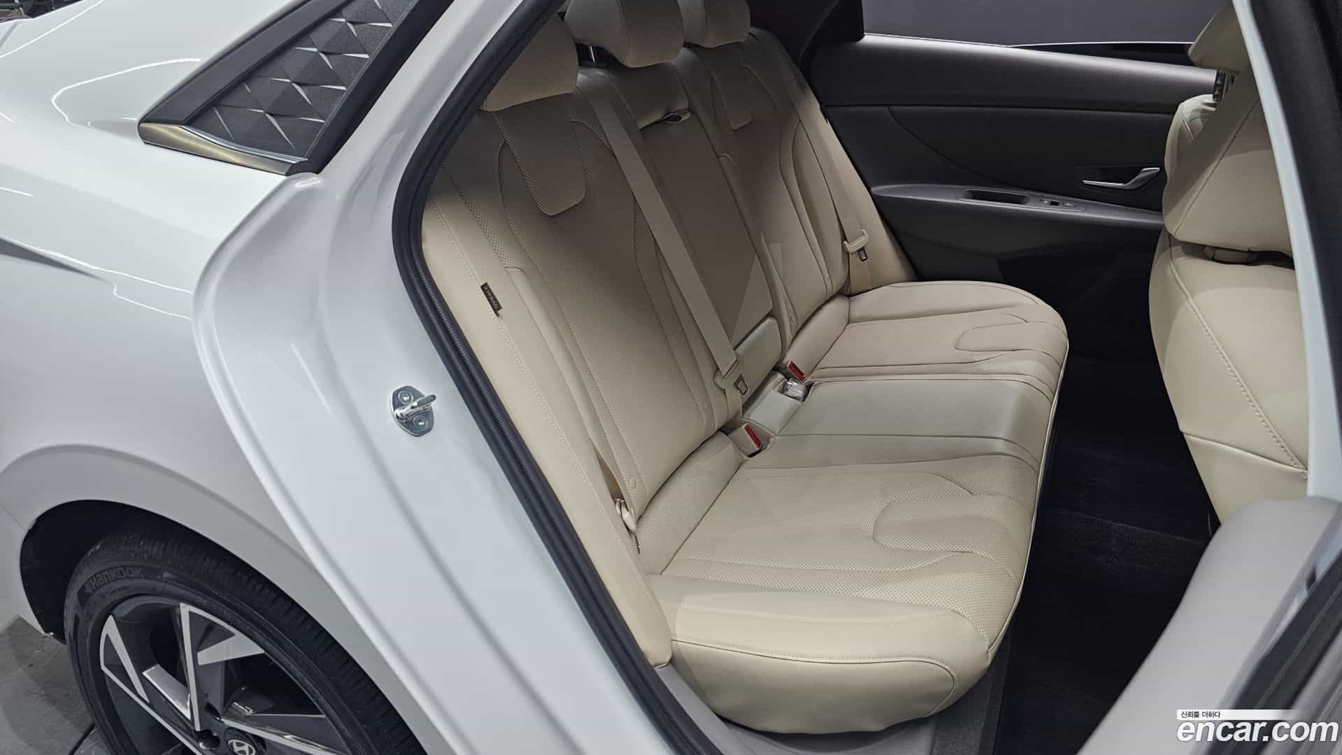 AVANTE Hyundai 2023.9-OPTION-016