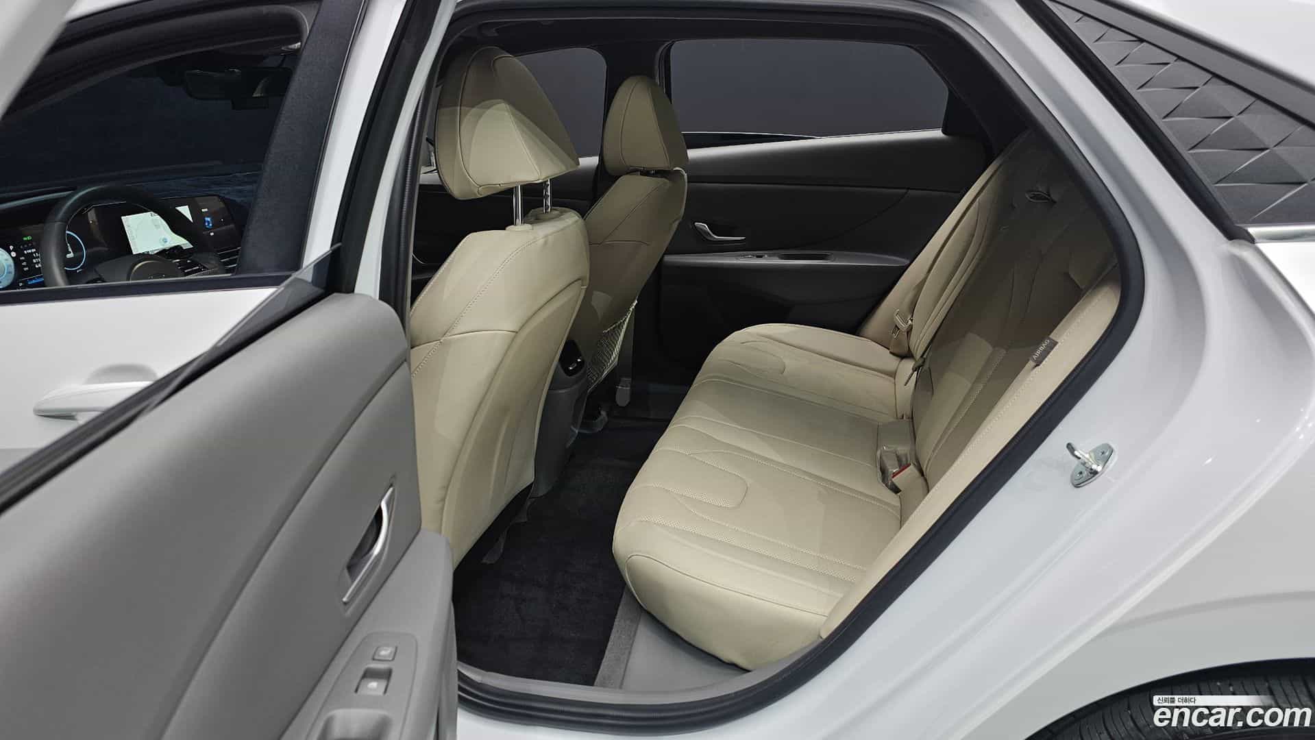 AVANTE Hyundai 2023.9-OPTION-017