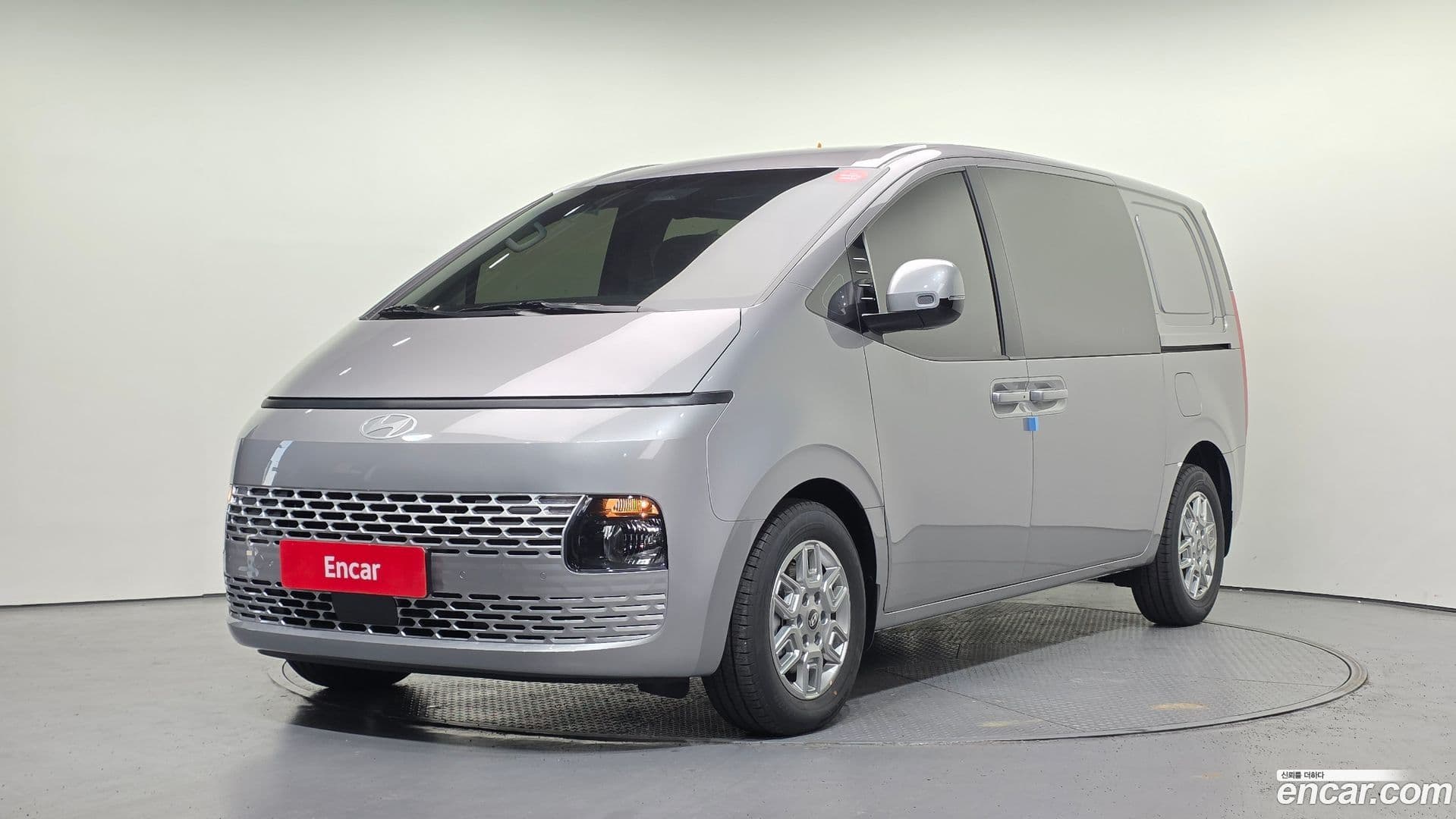 Main__Slider__Photo:Staria Hyundai 2025.11-0
