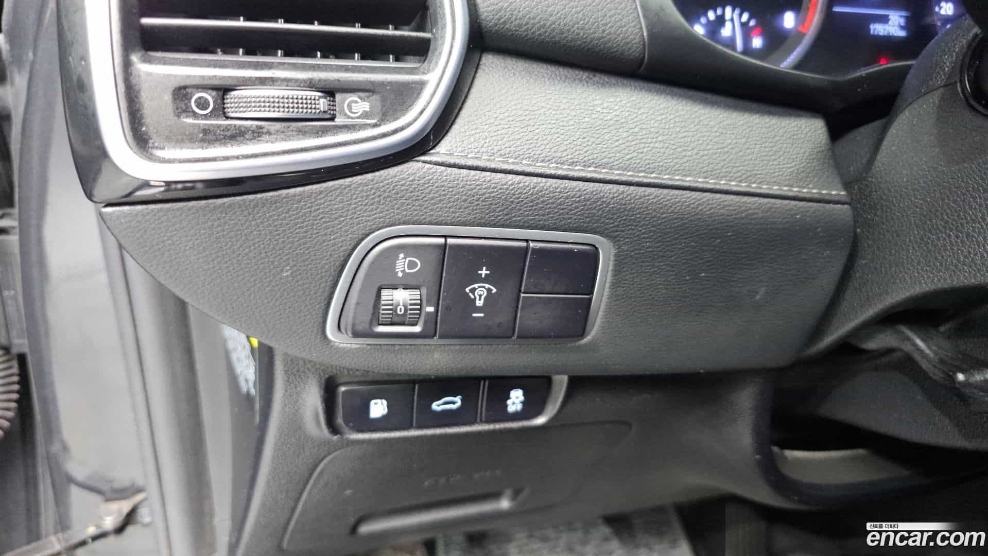 Grandeur Hyundai 2018.3-OPTION-020