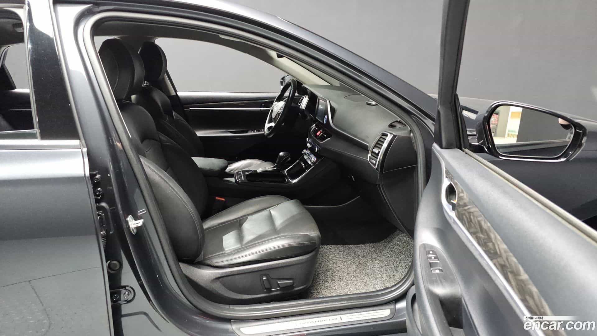 Grandeur Hyundai 2018.3-OPTION-022