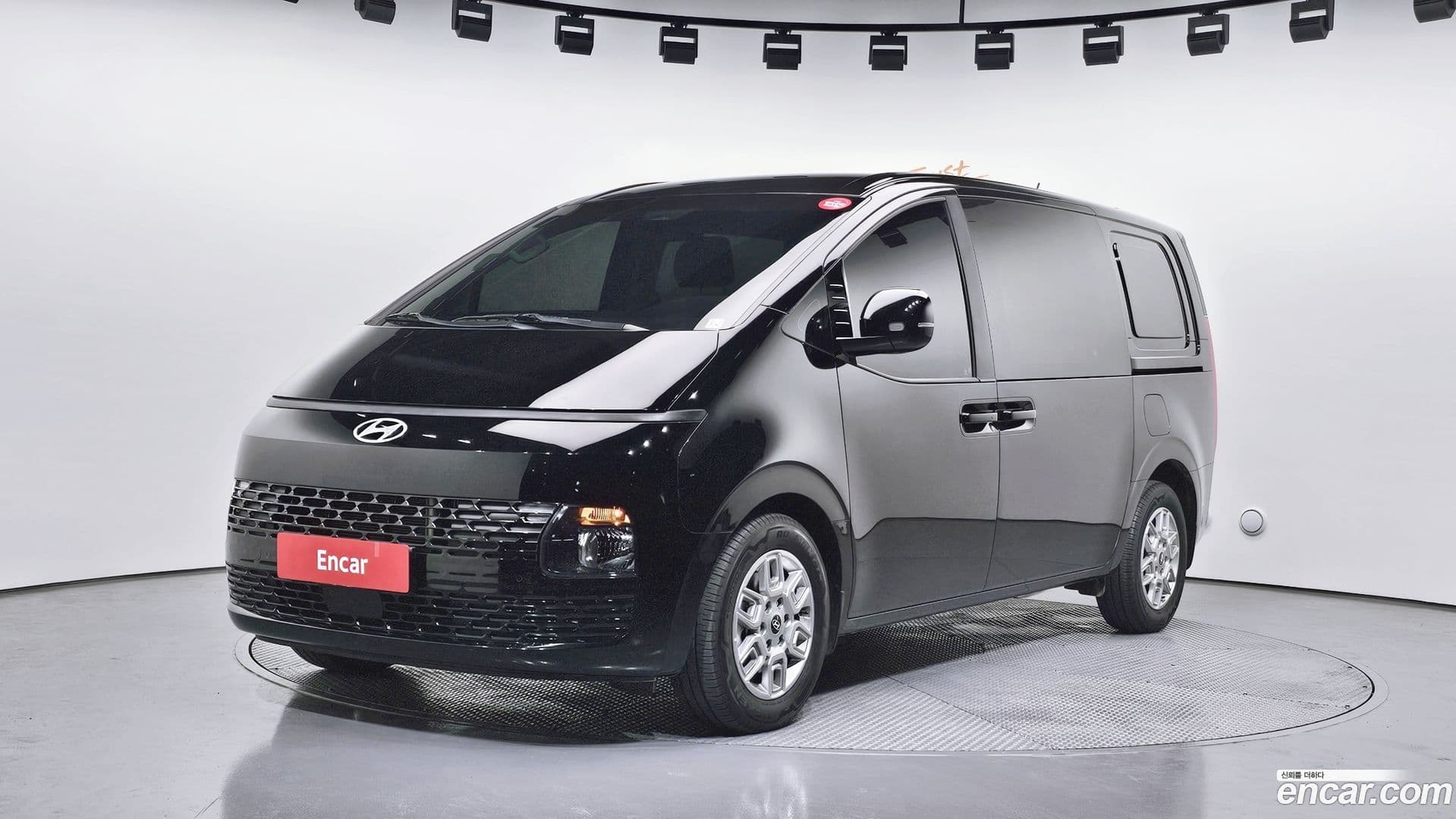 Main__Slider__Photo:Staria Hyundai 2025.1-0