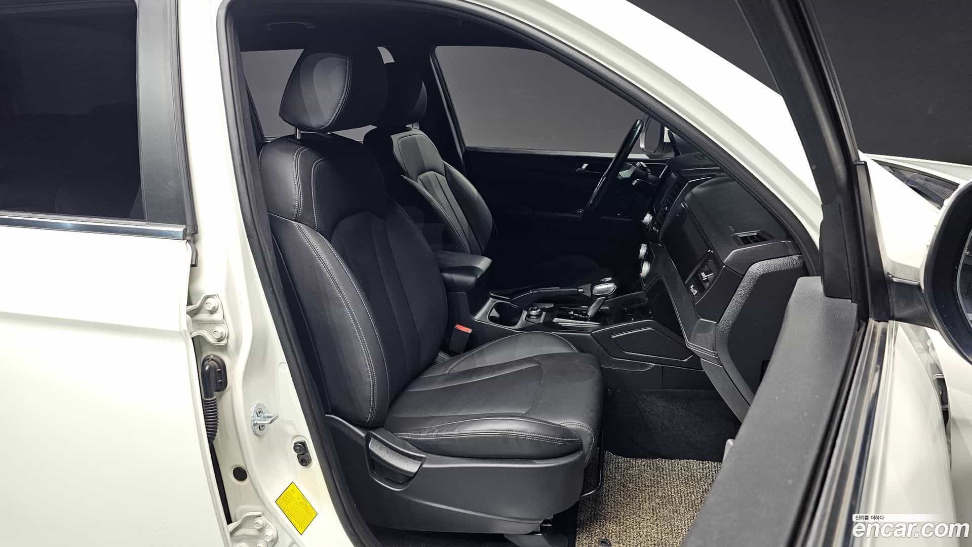 Rexton KG Mobility 2019.10-INNER-010