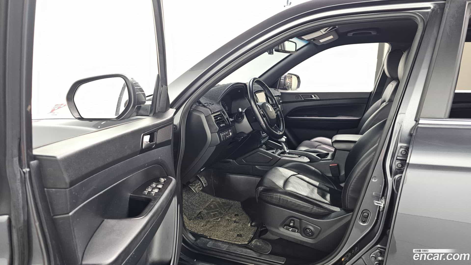 Rexton KG Mobility 2020.10-INNER-010