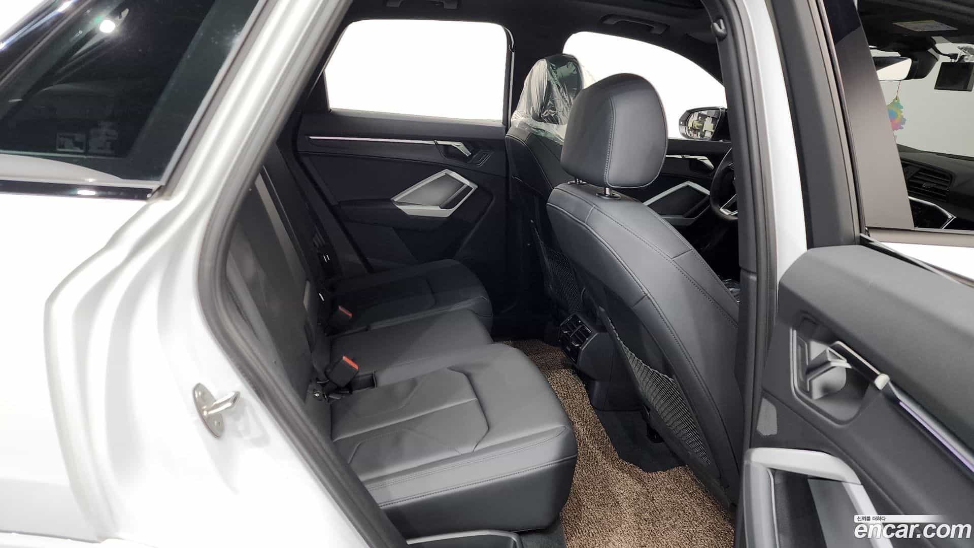 Q3 Audi 2025.6-OPTION-016
