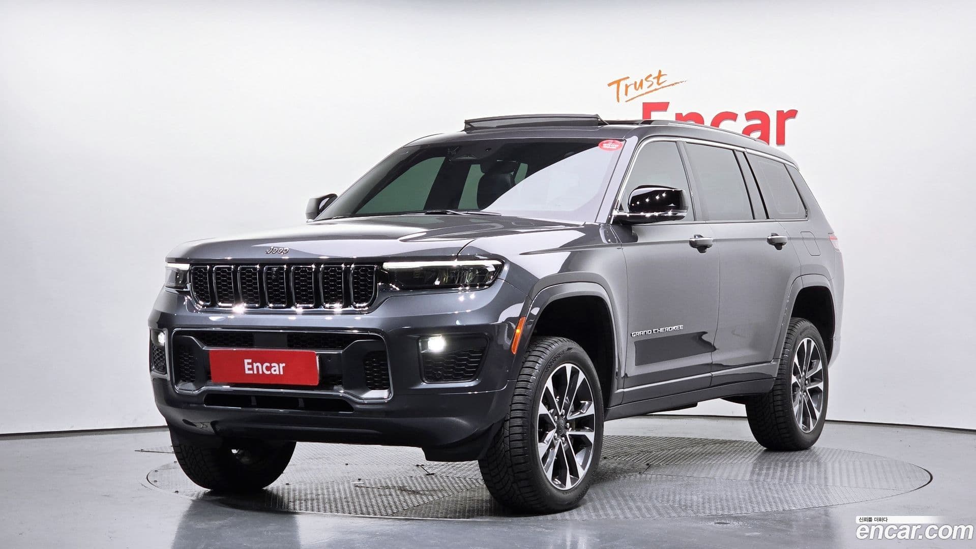 Main__Slider__Photo:Cherokee Jeep 2022.10-0