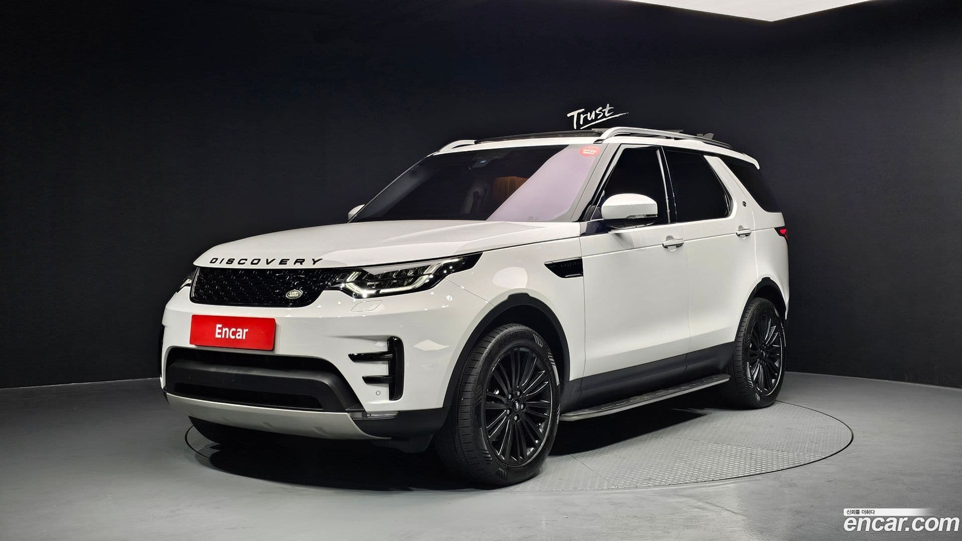 Main__Slider__Photo:Discovery Land Rover 2018.0-0