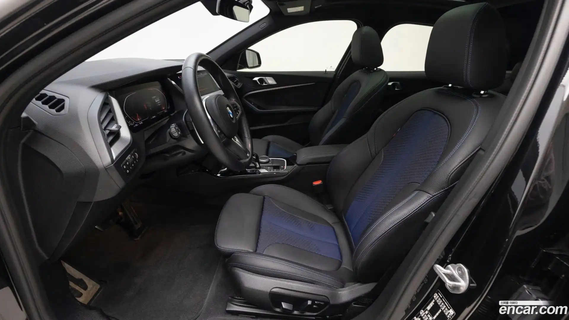 1-Series BMW 2023.2-INNER-010