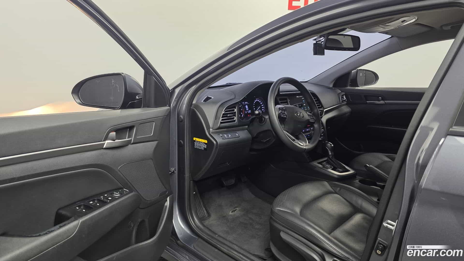 AVANTE Hyundai 2019.5-INNER-010