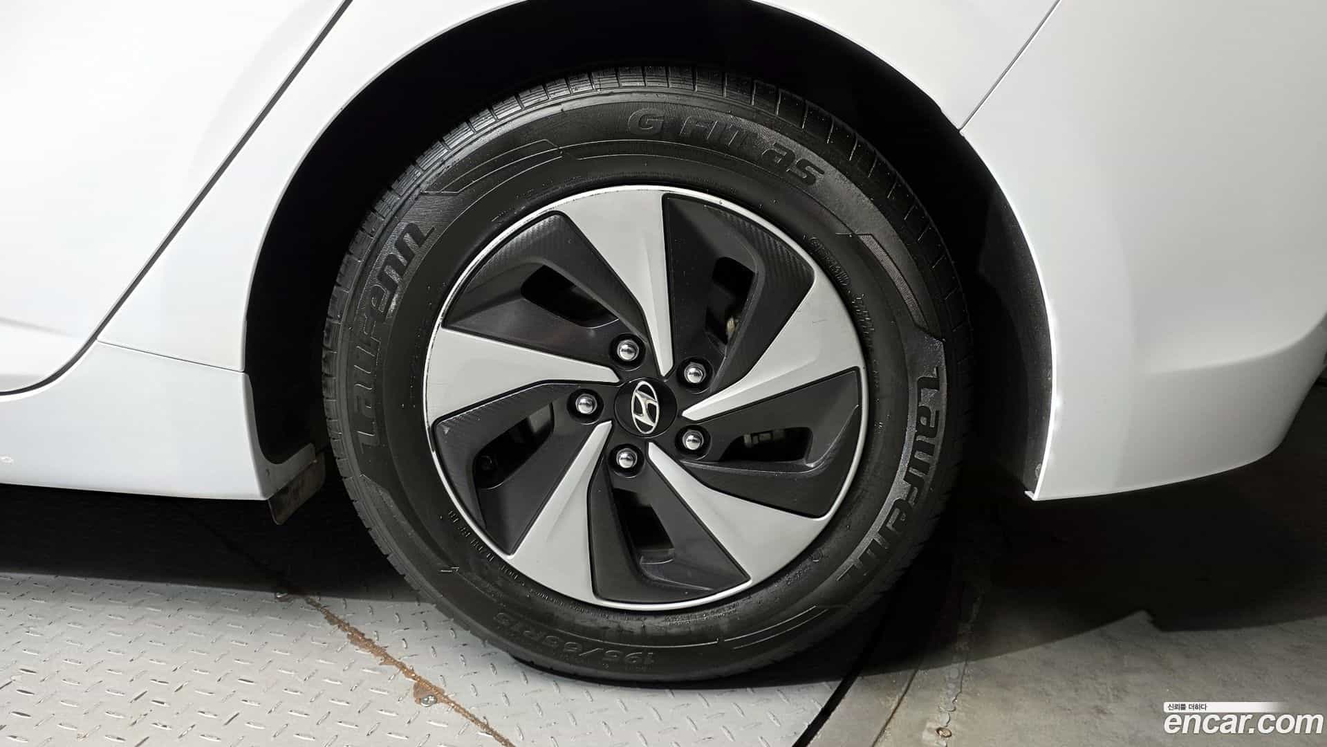 Ioniq Hyundai 2018.8-OUTER-005